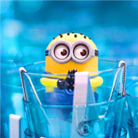 喜欢大笑爱玩耍的小黄人卡通头像图片