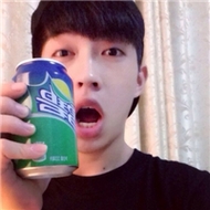 90后个性男生真人搞怪自拍qq头像图片