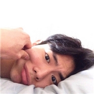 90后个性男生真人搞怪自拍qq头像图片