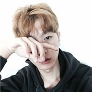 90后个性男生真人搞怪自拍qq头像图片