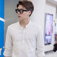 帅气男明星李易峰纯白色头像图片