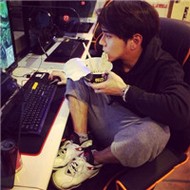 心力交瘁伤感的男生qq男生帅气头像