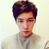 心力交瘁伤感的男生qq男生帅气头像