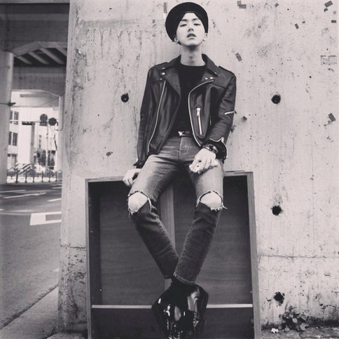 韩系伤感帅气男生qq黑白头像图片 