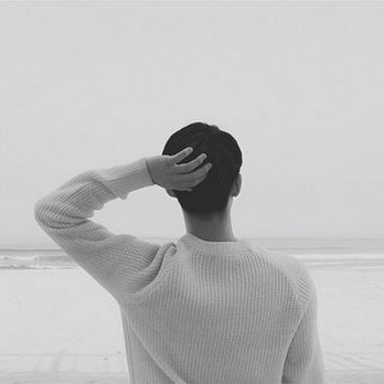 韩系伤感帅气男生qq黑白头像图片 