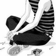 简约素描动漫男生黑白头像图片