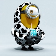 穿蓝色背带装的可爱小黄人卡通头像