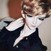 忧伤神情可爱的男芭比娃娃微信头像