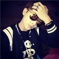 戴墨镜的潮流男生qq霸气微博头像图片