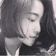 文艺范儿的短发女生自拍微信头像图片