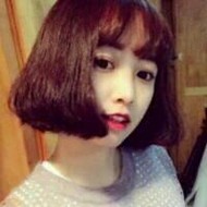 文艺范儿的短发女生自拍微信头像图片