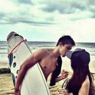 甜美幸福的欧美情侣qq接吻头像图片