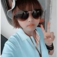 萌妹子短发女生自拍微信头像图片