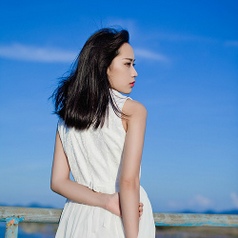 忧伤神情的女生微信头像图片大全