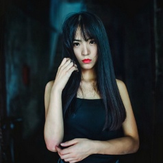 忧伤神情的女生微信头像图片大全