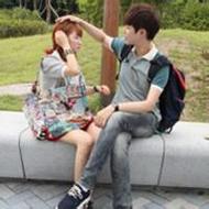 幸福甜蜜的年轻情侣微信头像图片