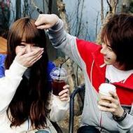 幸福甜蜜的年轻情侣微信头像图片