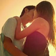 夕阳下的小清新情侣qq接吻头像图片