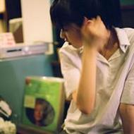 身材高挑的时尚女生微信头像图片