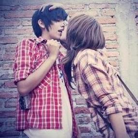 唯美意境非主流情侣接吻微信头像图片