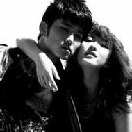 甜蜜幸福的情侣微信自拍黑白头像图片