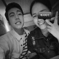 甜蜜幸福的情侣微信自拍黑白头像图片