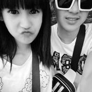 甜蜜幸福的情侣微信自拍黑白头像图片