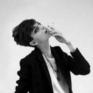 孤独寂寞的男生抽烟黑白qq头像图片