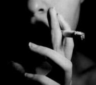 孤独寂寞的男生抽烟黑白qq头像图片