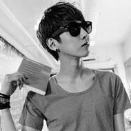 时尚帅气的qq男生黑白头像图片