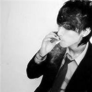 超拽抽烟的男生非主流qq空间头像图片