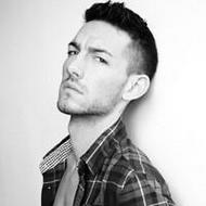 侧脸抽烟的男生qq伤感黑白头像图片