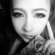 好看的大眼女生qq黑白非主流头像图片