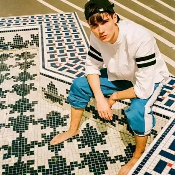 俊美帅气的欧美男生qq贴吧头像图片