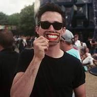 伤感帅气的欧美真人男生微信头像图片