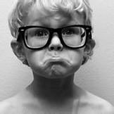 嘟嘴卖萌可爱的小孩自拍qq头像图片