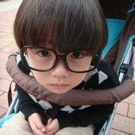 嘟嘴卖萌可爱的小孩自拍qq头像图片