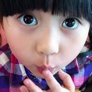 嘟嘴卖萌可爱的小孩自拍qq头像图片