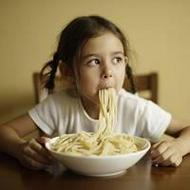 嘟嘴卖萌可爱的小孩自拍qq头像图片