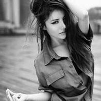 妩媚冷艳的欧美美女微信头像图片