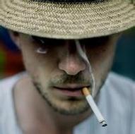 抽烟的欧美男生伤感qq意境头像图片